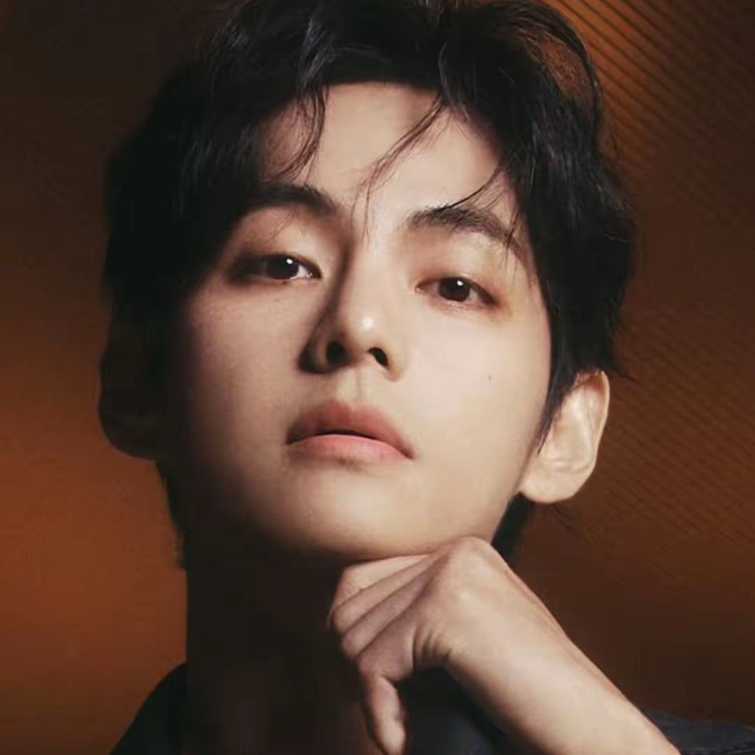 Behind-the-scenes cut of V (BTS)