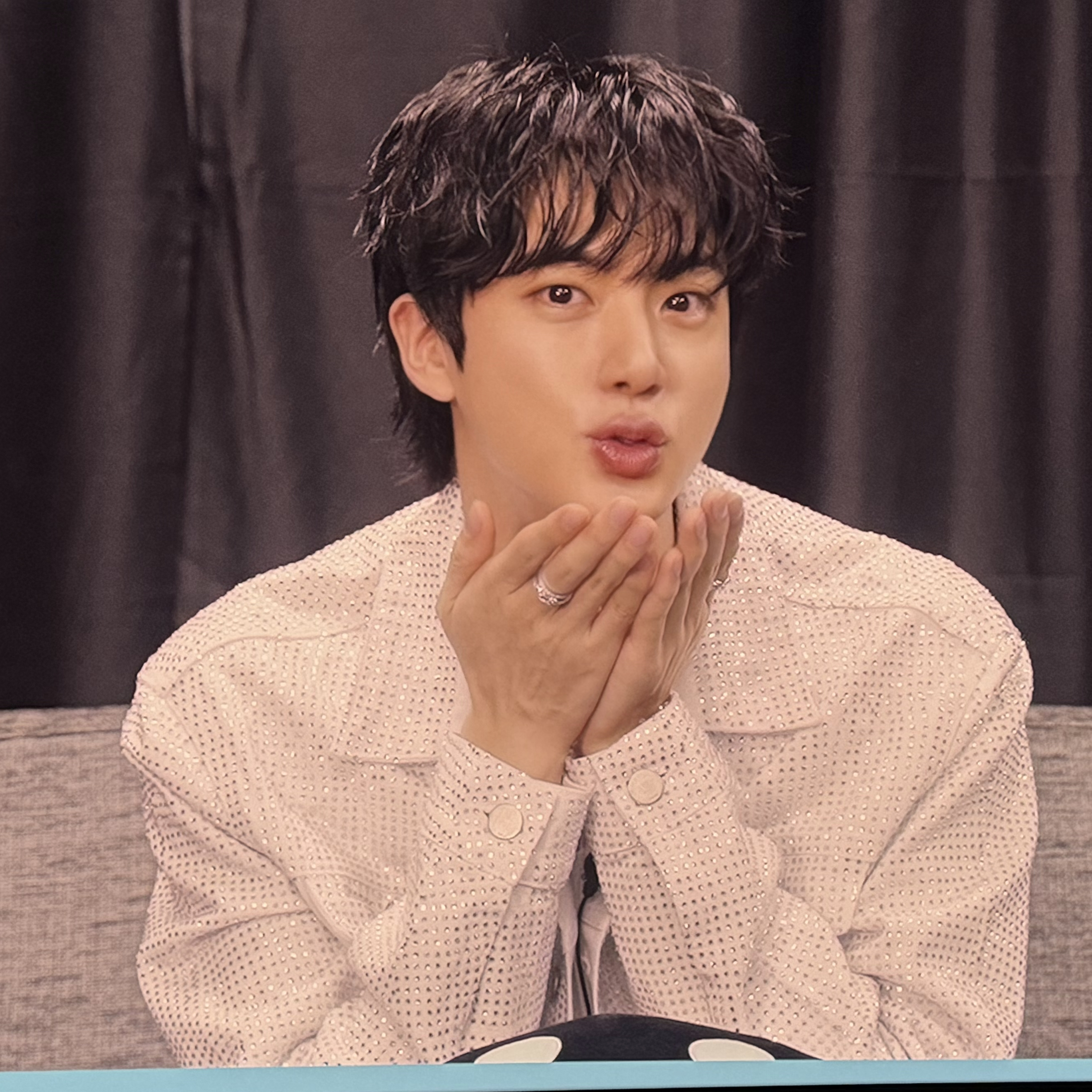 Potret di balik layar Jin (BTS)