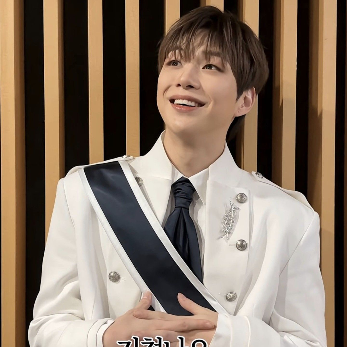 강다니엘의 비하인드 컷