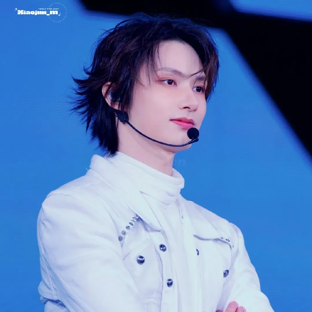 Recent activity shot of Jun (SEVENTEEN)