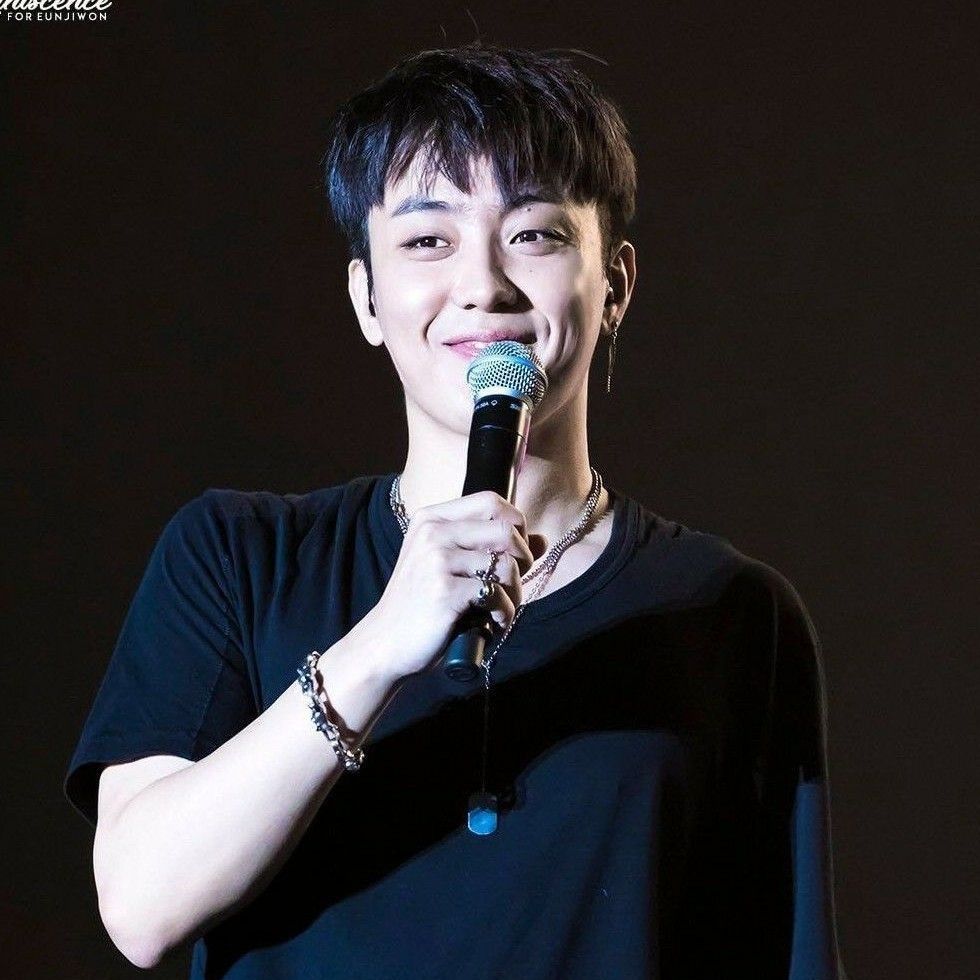 Behind-the-scenes cut of Eun Jiwon (SECHSKIES)