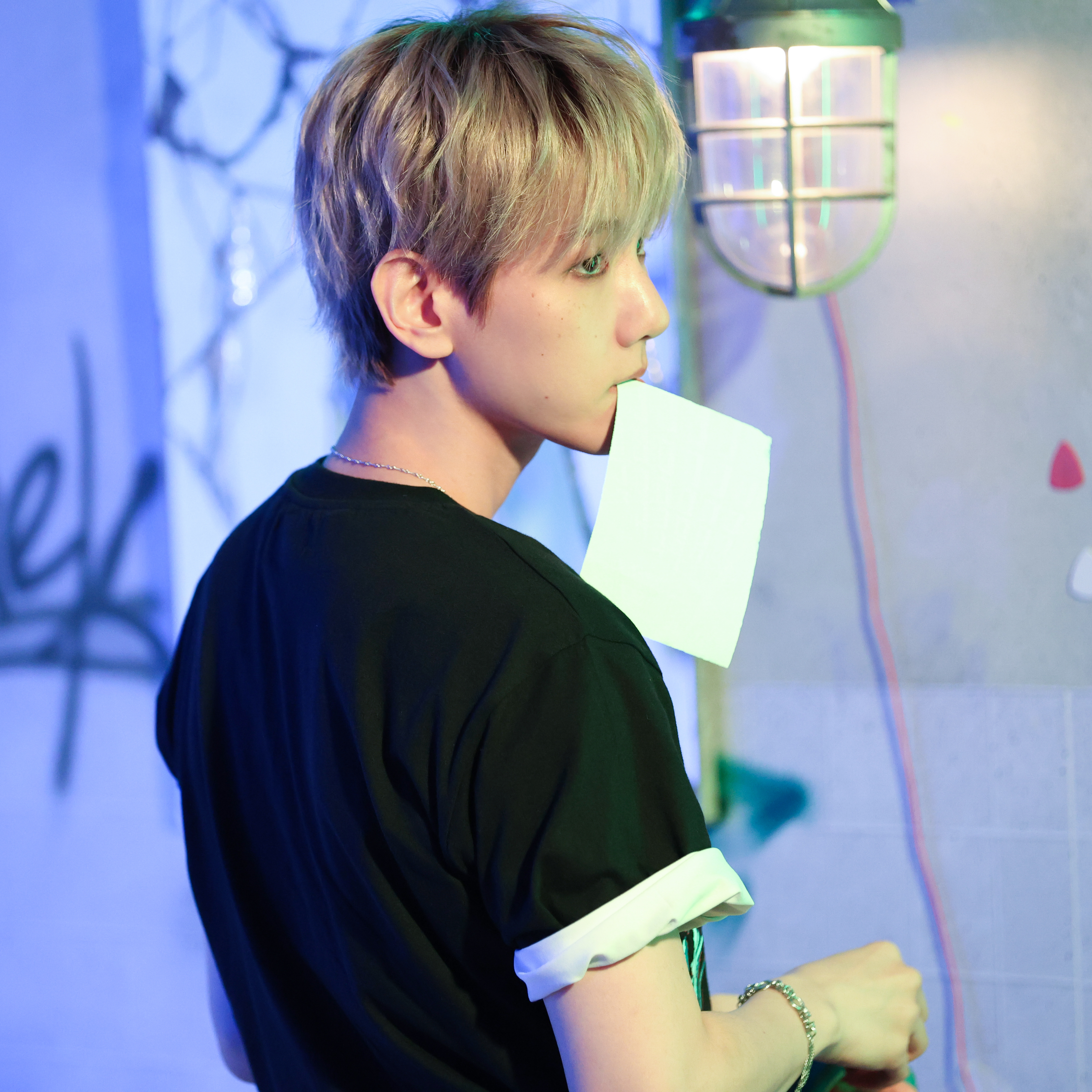 백현 (EXO)의 비하인드 컷