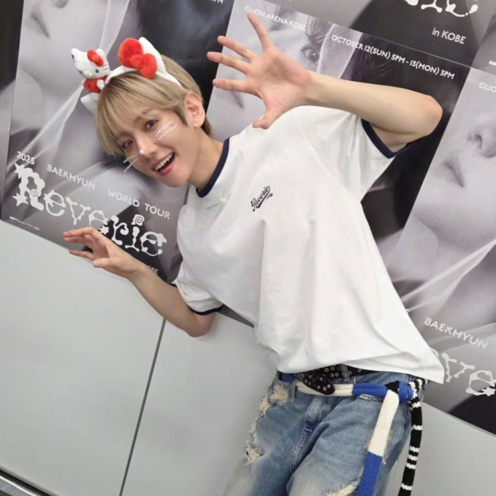 백현 (EXO)의 비하인드 컷