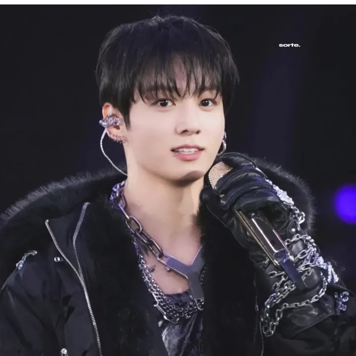 Foto aktivitas terbaru Jungkook (BTS)