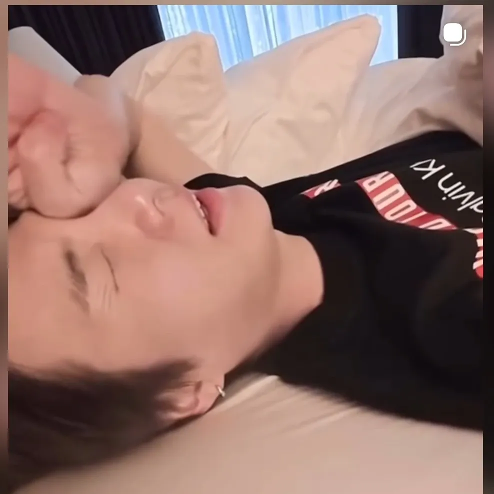 Foto aktivitas terbaru SUGA (BTS)