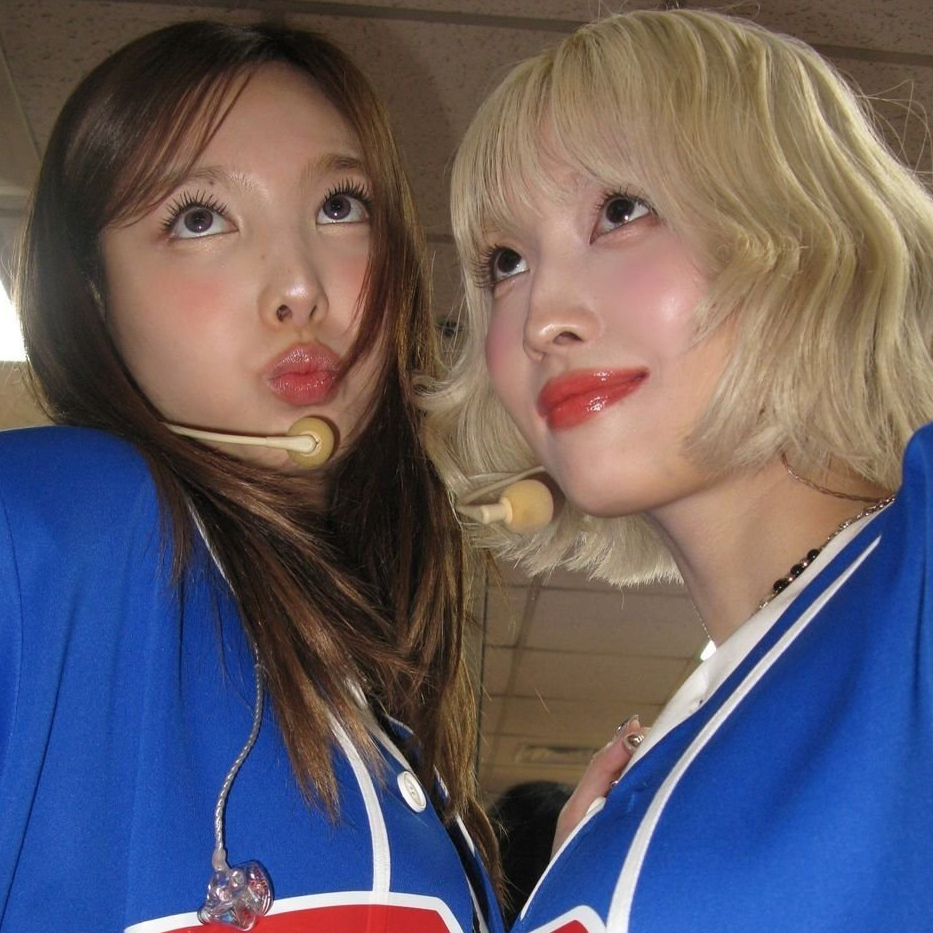 Behind-the-scenes cut of Momo (TWICE)
