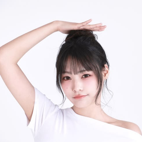 Behind-the-scenes cut of Siyeon (QWER)