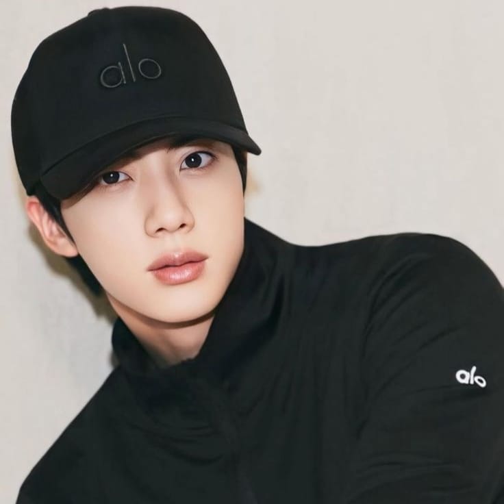 Jin (防弹少年团)的最新活动照片