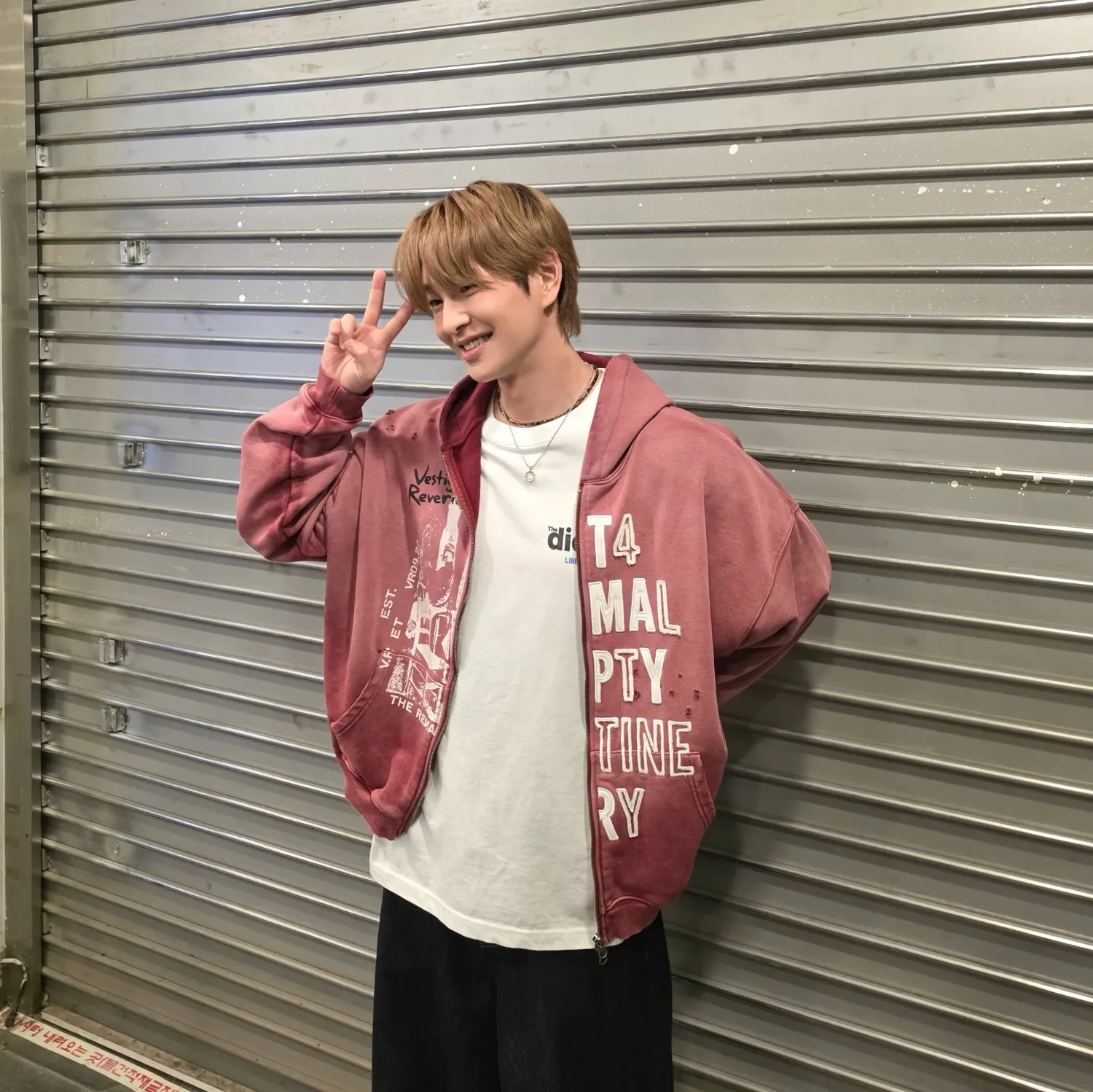 Behind-the-scenes cut of Onew (SHINee)