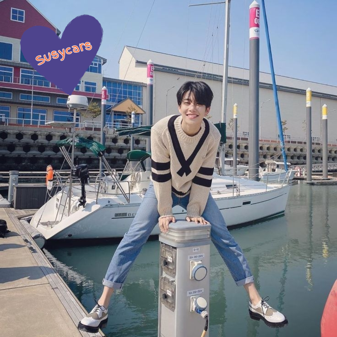 A moment captured by MJ (ASTRO)'s fan