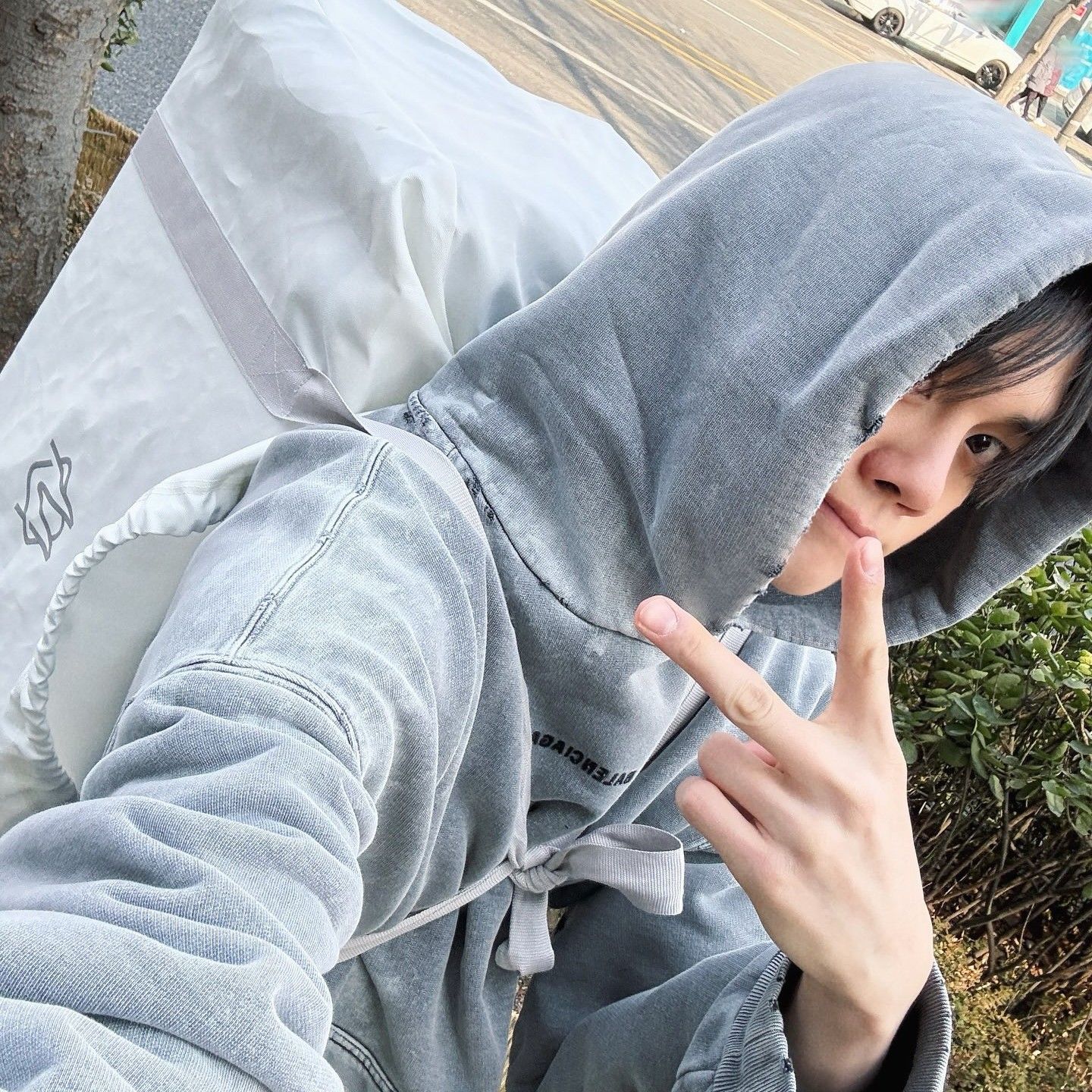 A moment captured by Kim Gyuvin (ZEROBASEONE)'s fan