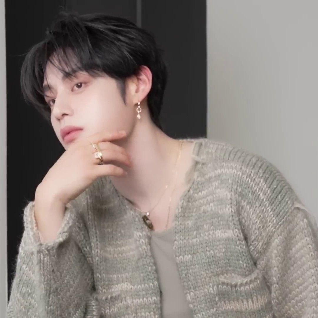 Behind-the-scenes cut of Kim Jiwoong (ZEROBASEONE)