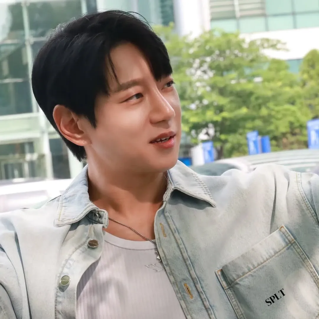 Latest photo of Hwang Chiyeol