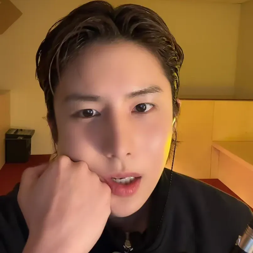 Latest photo of Wow (A.C.E)