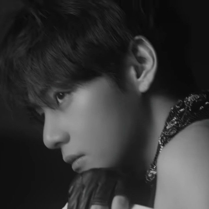 뷔 (방탄소년단) 최근 활동샷