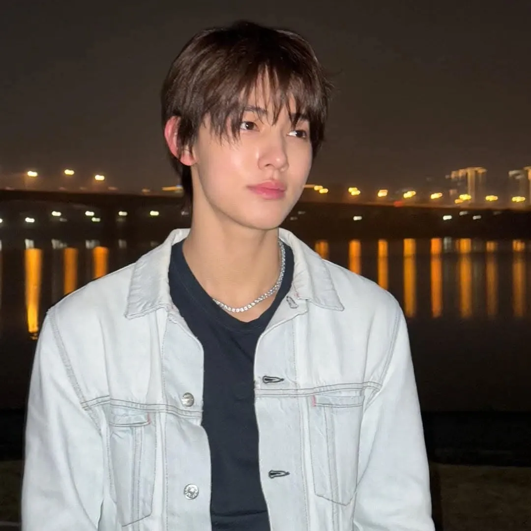 A moment captured by He Xinlong (ALPHA DRIVE ONE)'s fan