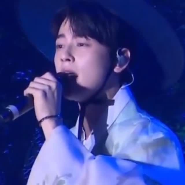 A moment captured by Eunwoo (ASTRO)'s fan