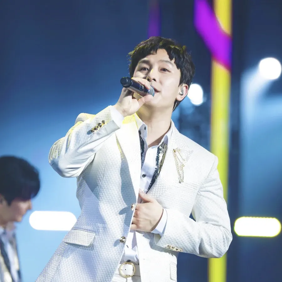 Latest photo of Kim Dongwan (SHINHWA)