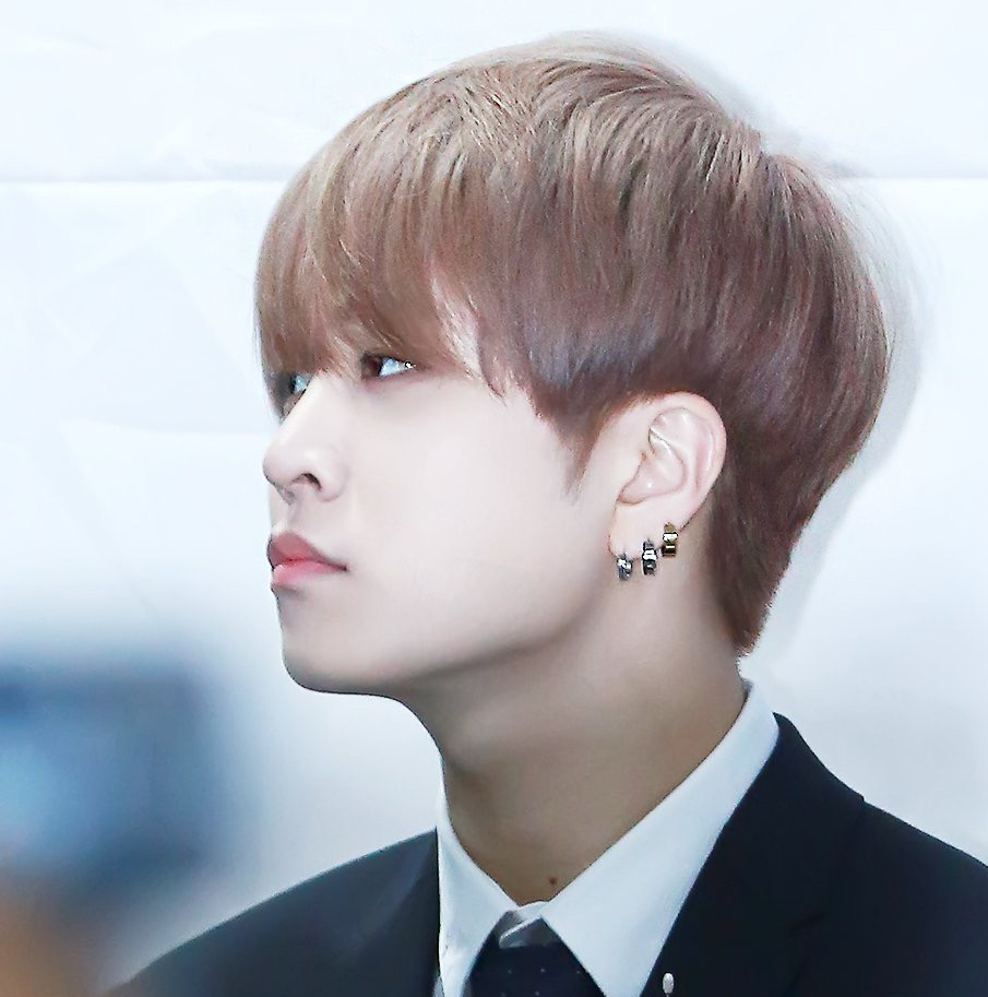 Behind-the-scenes cut of Youngjae (GOT7)