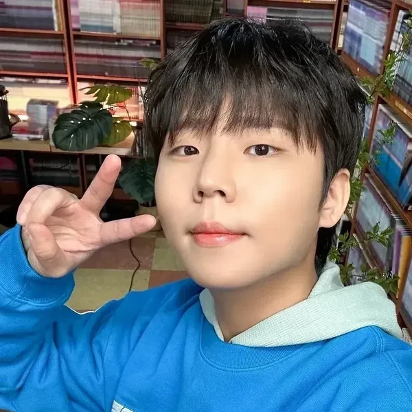 Popular profile image of Jung Seunghwan selected by votes