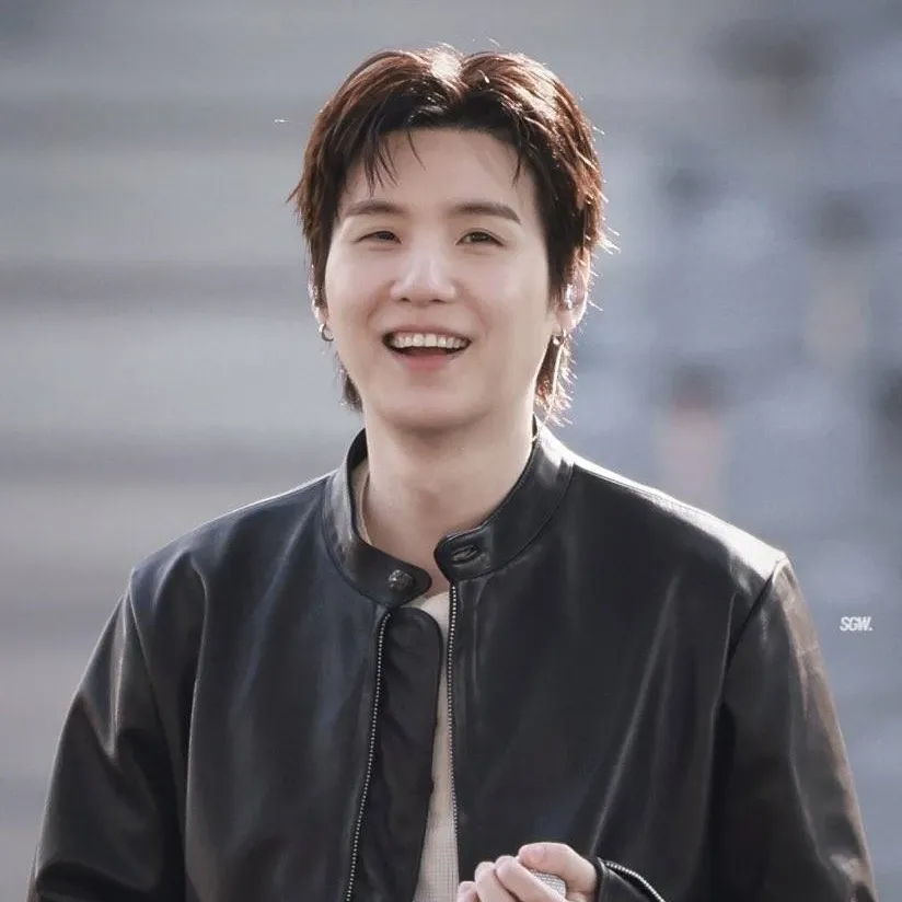 Foto aktivitas terbaru SUGA (BTS)