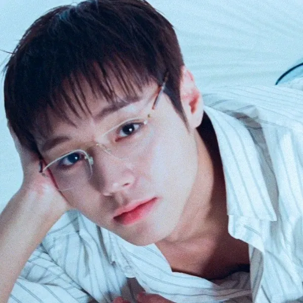 パク・ジフンの最近の活動写真