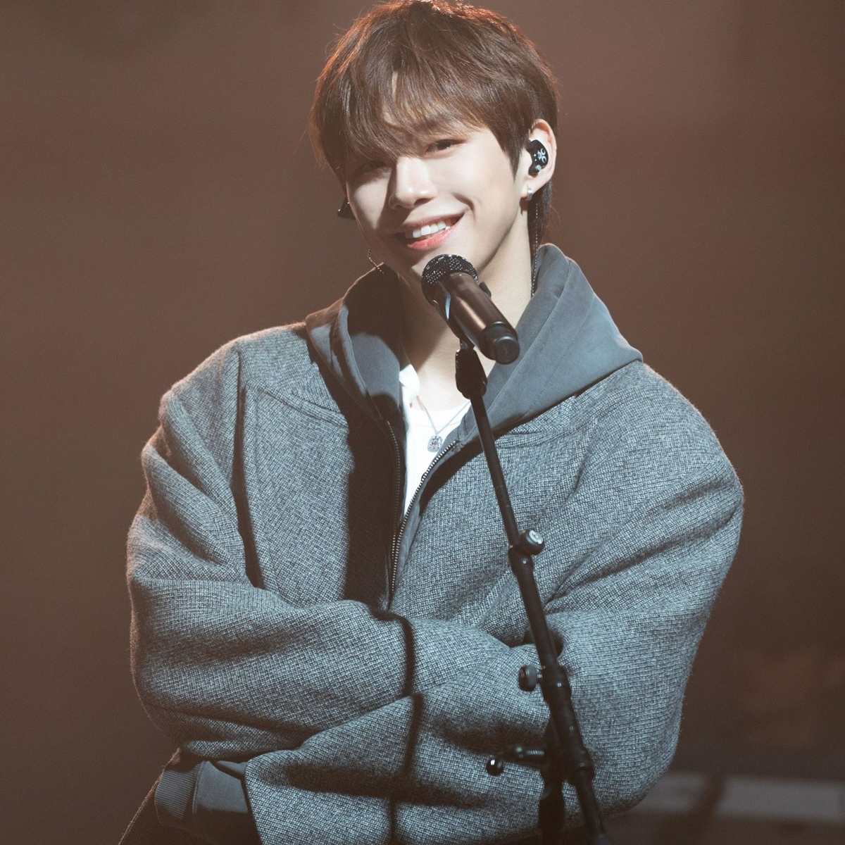 강다니엘의 비하인드 컷