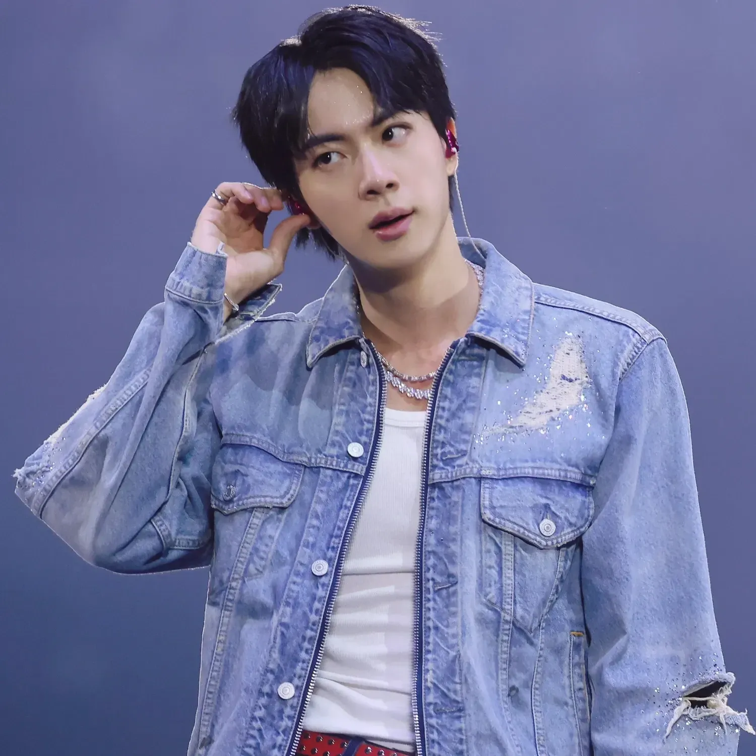 Foto aktivitas terbaru Jin (BTS)