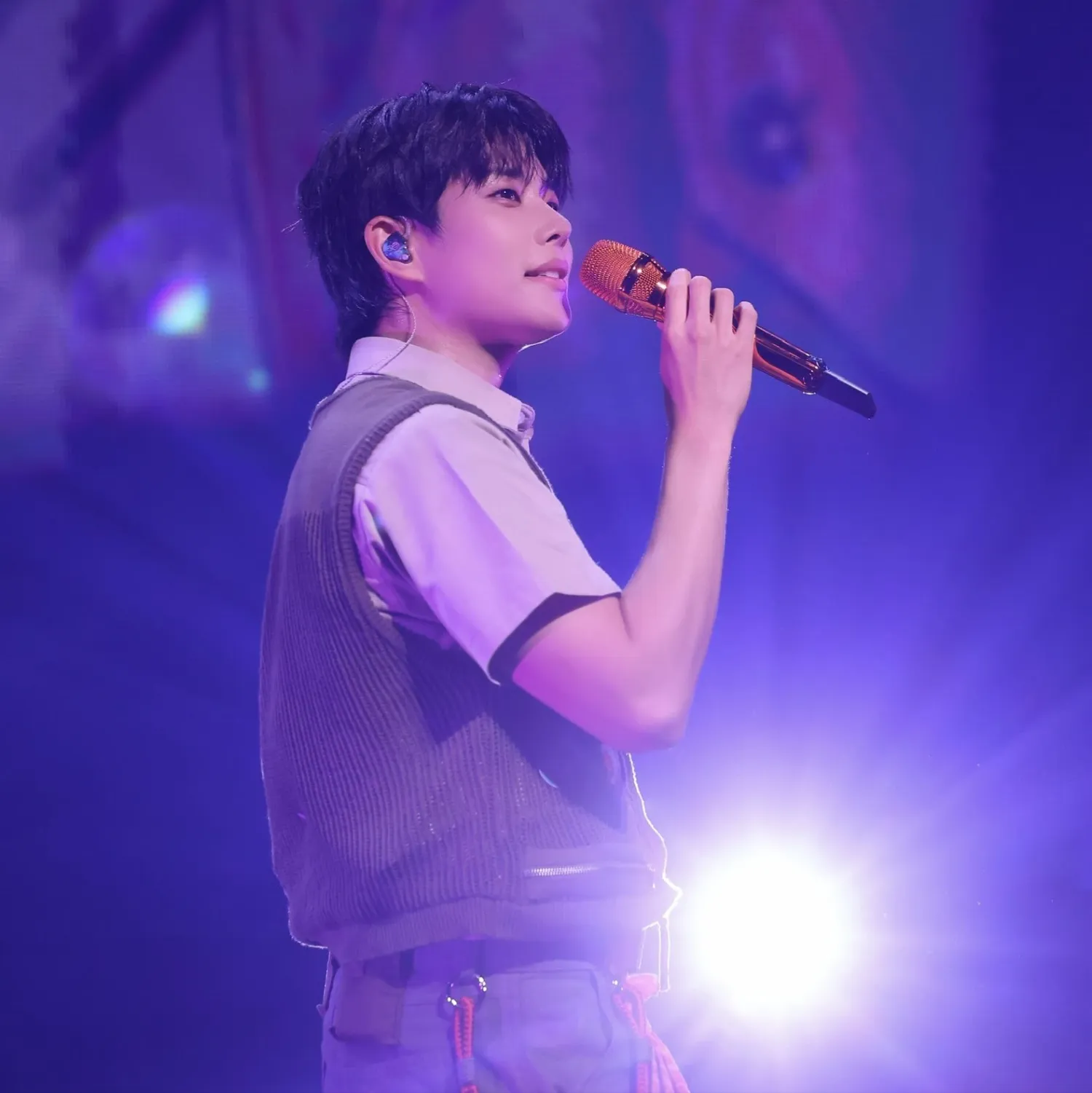 A moment captured by MJ (ASTRO)'s fan