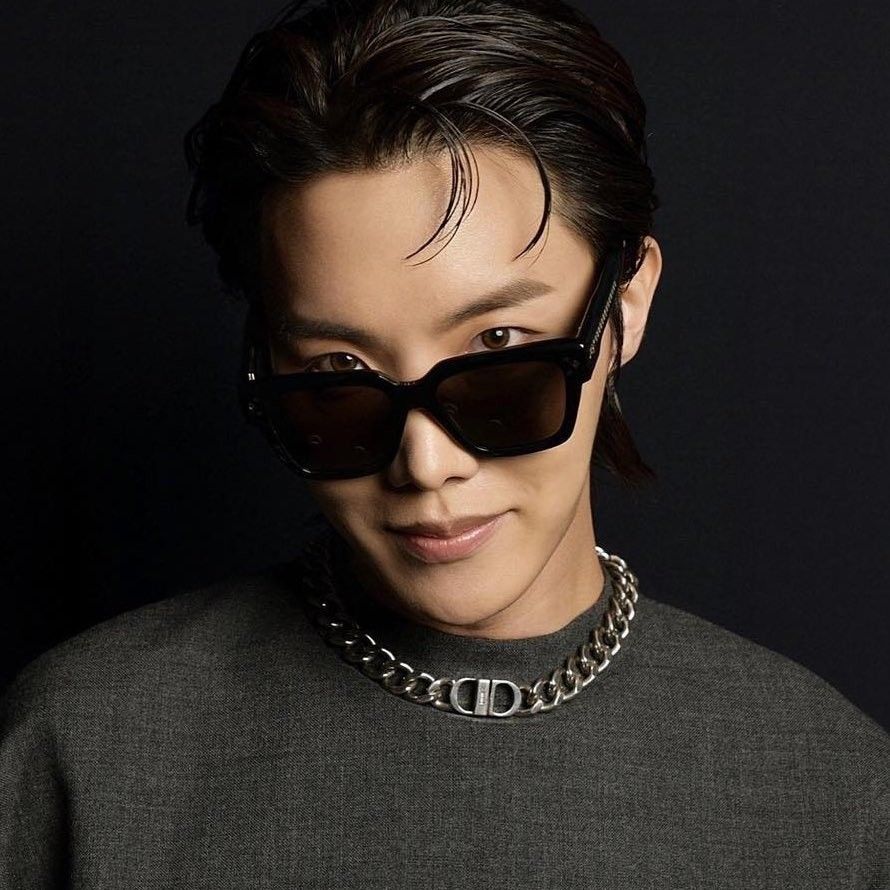 제이홉 (방탄소년단)의 최신 사진