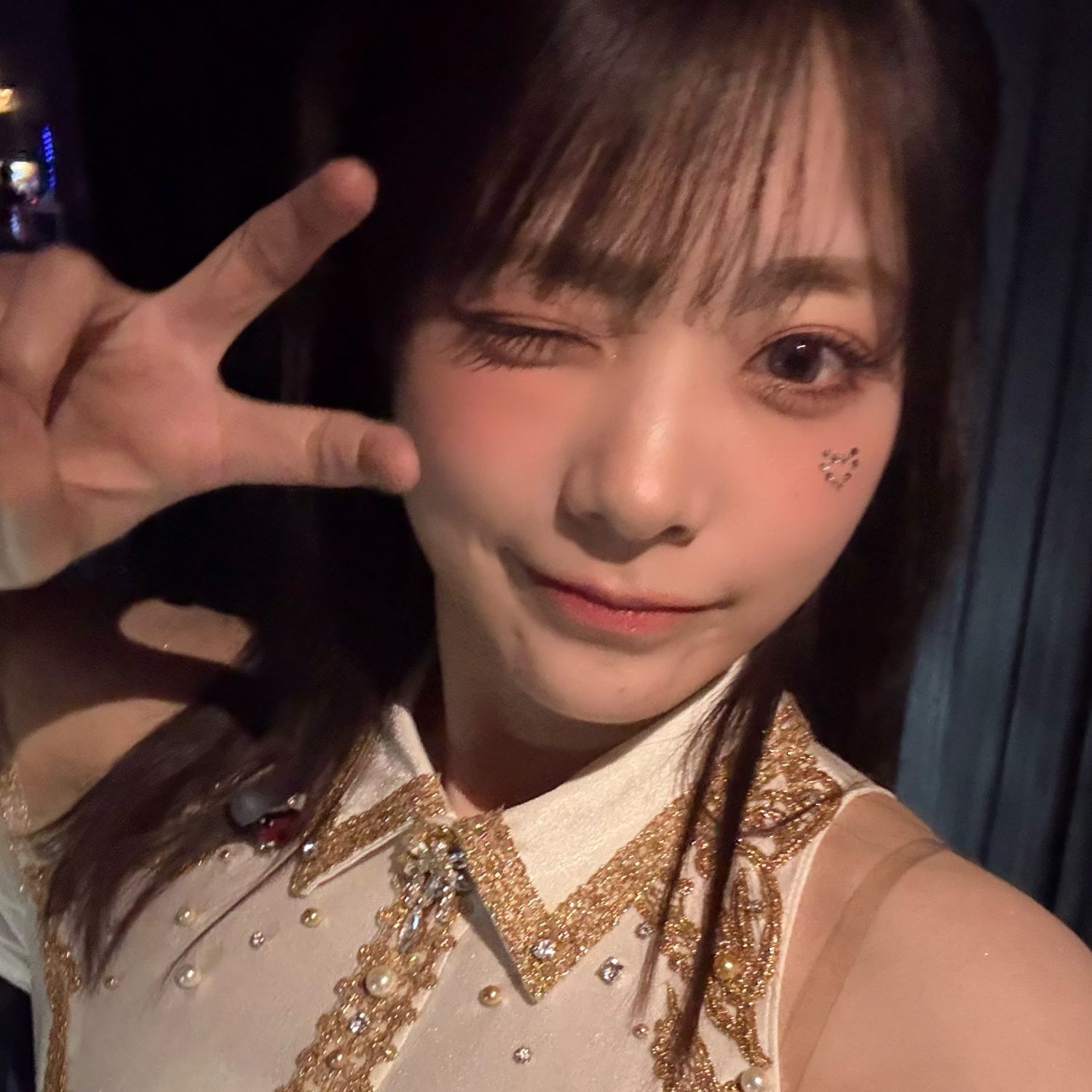 Behind-the-scenes cut of QWER