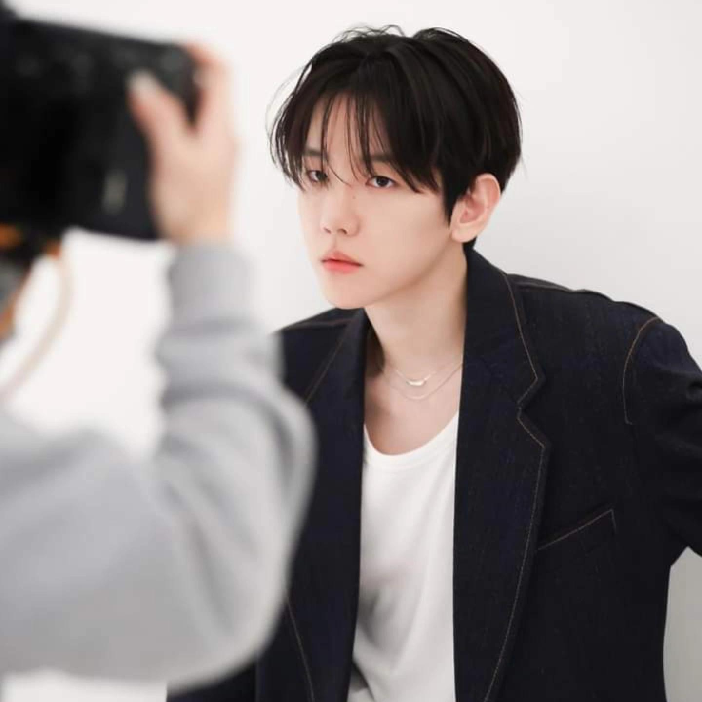 백현 (EXO)의 비하인드 컷