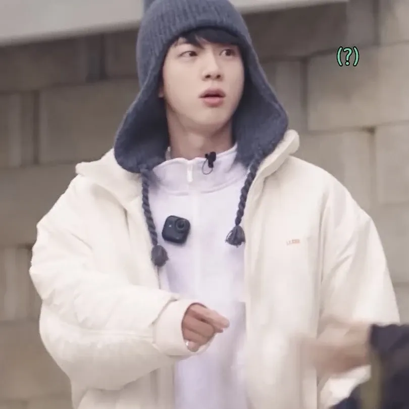 Foto aktivitas terbaru Jin (BTS)