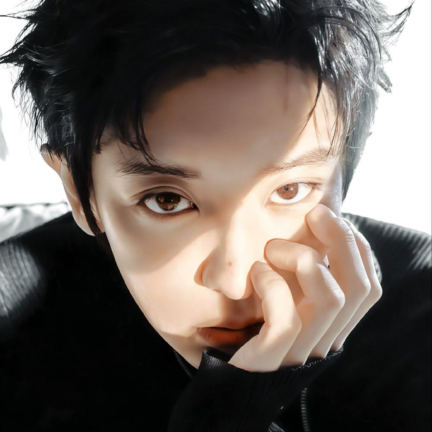 燦烈 (EXO)的最新照片