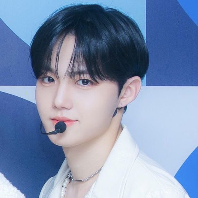 Behind-the-scenes cut of Doyoung (TREASURE)