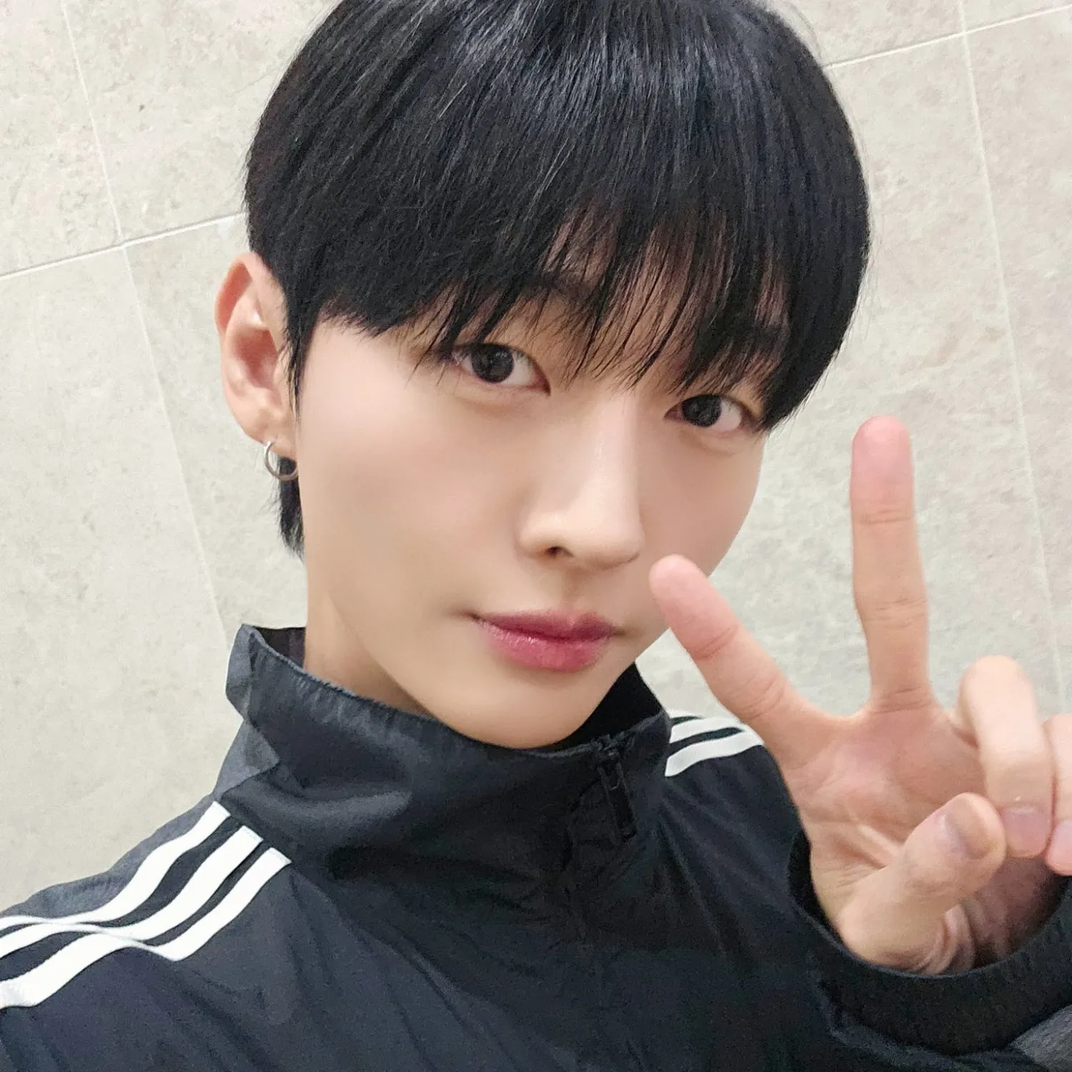 Behind-the-scenes cut of Yoon Jisung