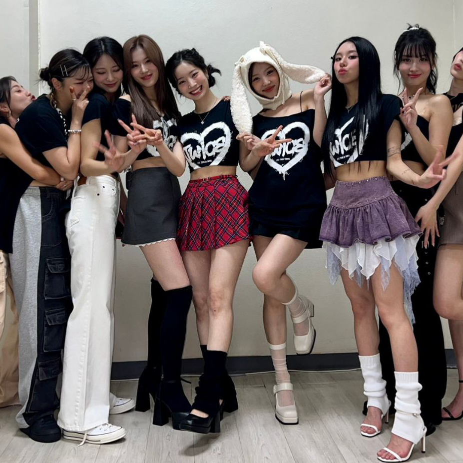 Foto aktivitas terbaru TWICE