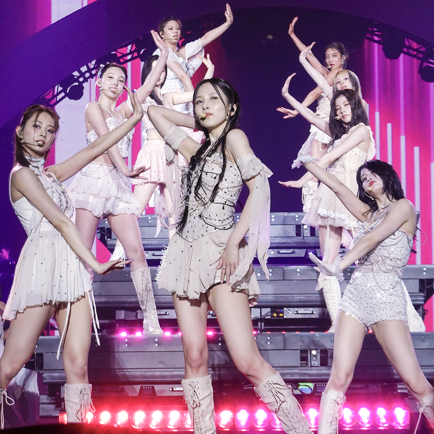 Momen yang diabadikan oleh penggemar TWICE