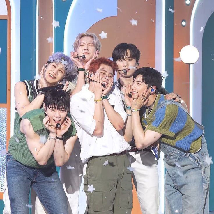 아스트로의 최신 사진