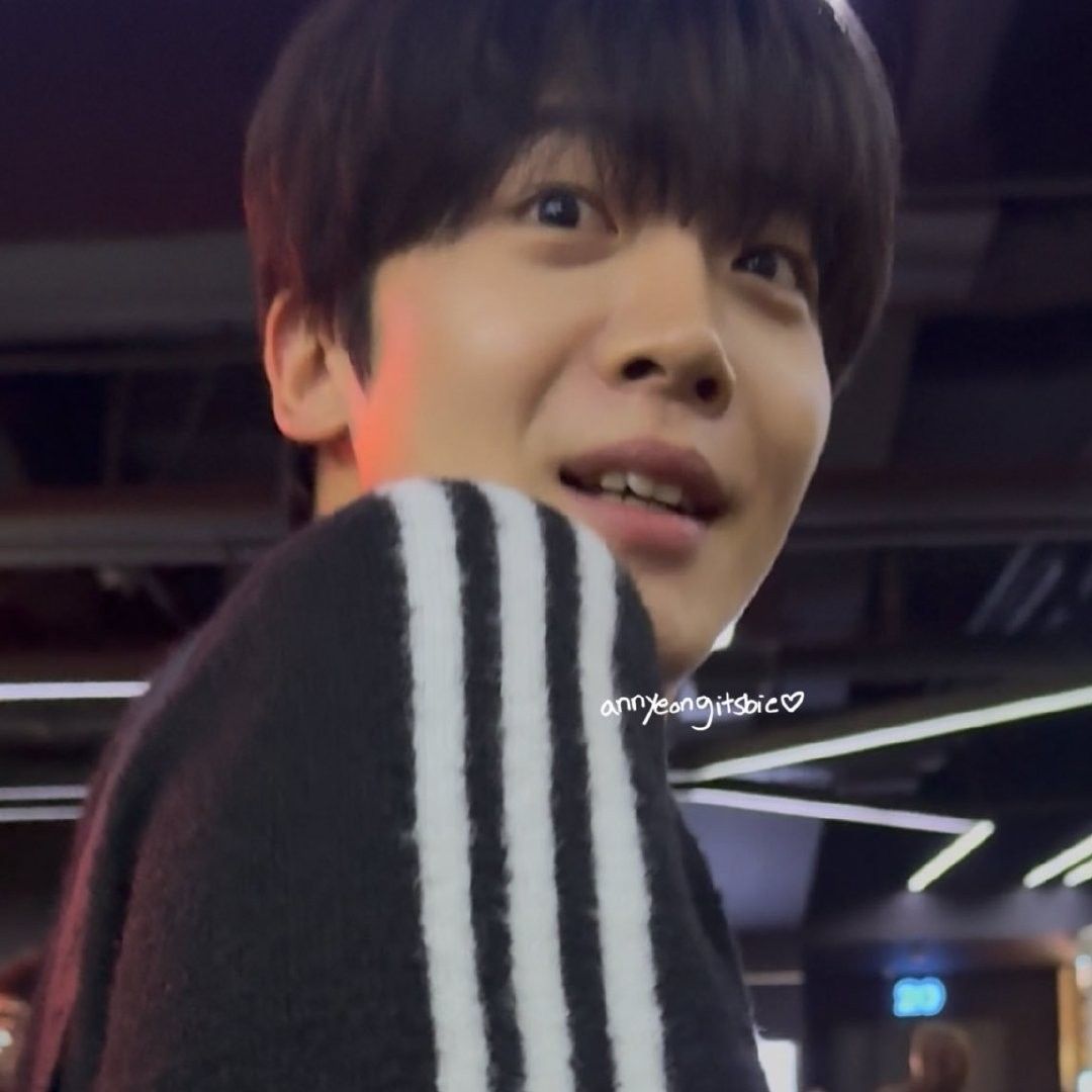 A moment captured by Kim Yohan (WEi)'s fan