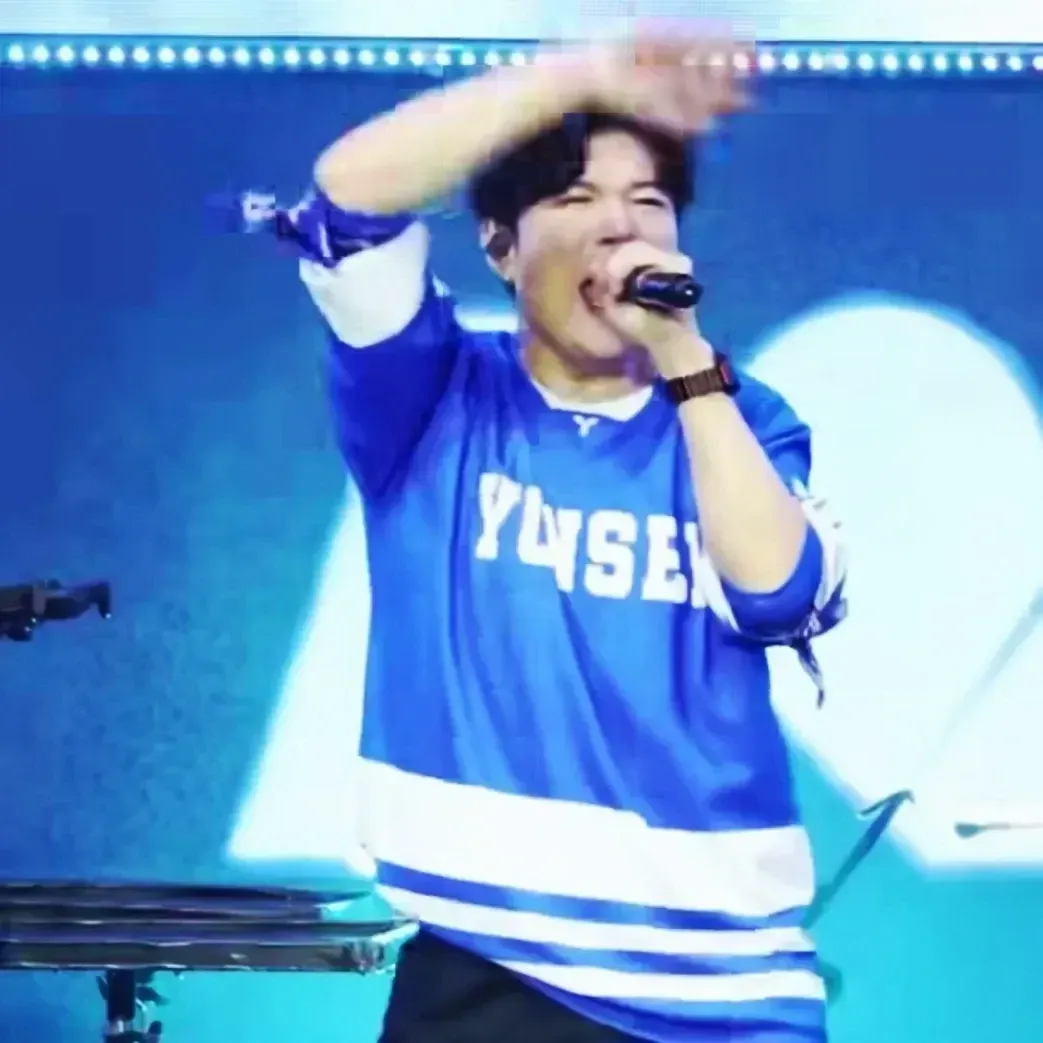 A moment captured by Shindong (Super Junior)'s fan