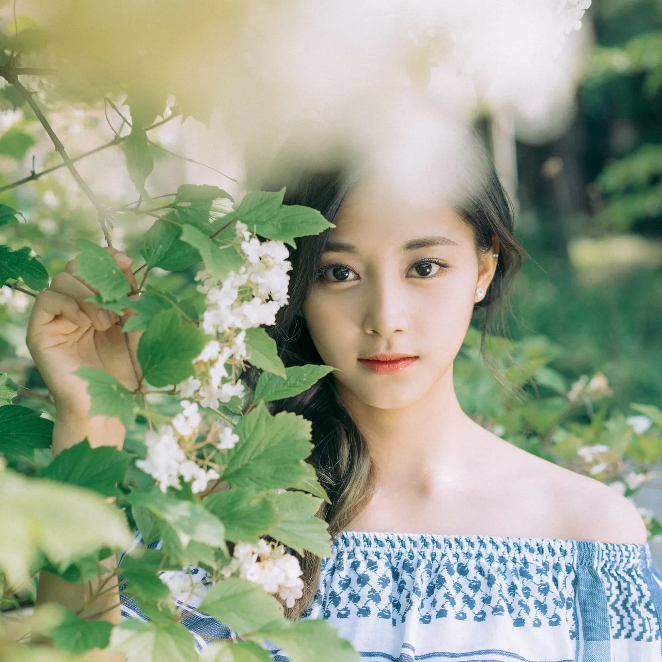 Behind-the-scenes cut of Tzuyu (TWICE)