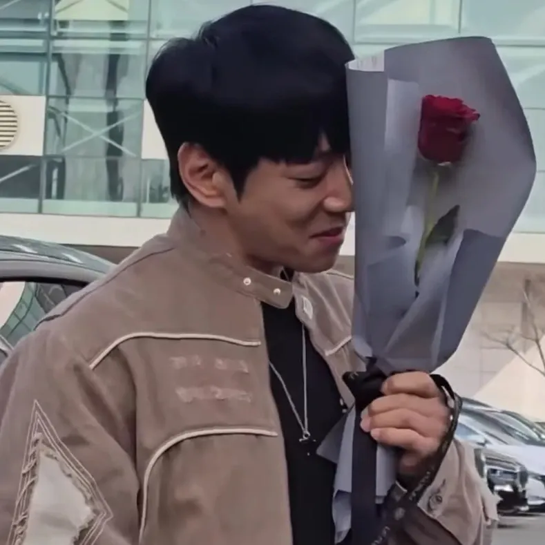 Recent activity shot of Hwang Chiyeol