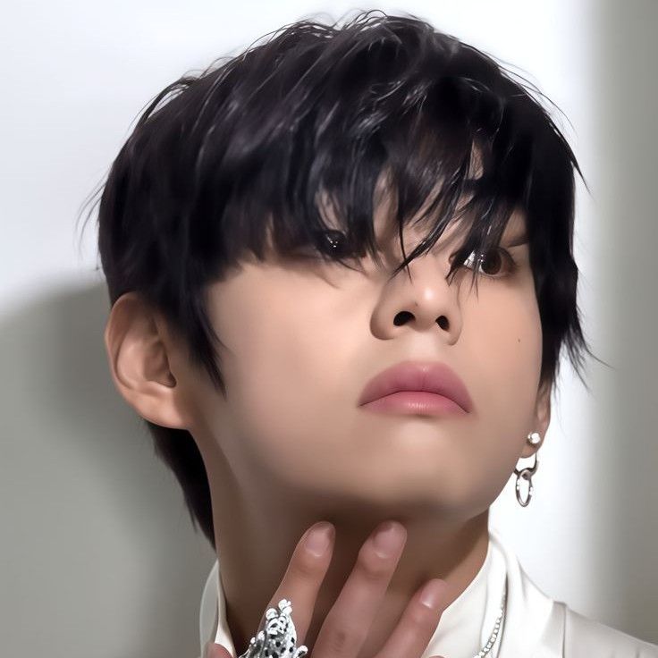 Behind-the-scenes cut of V (BTS)