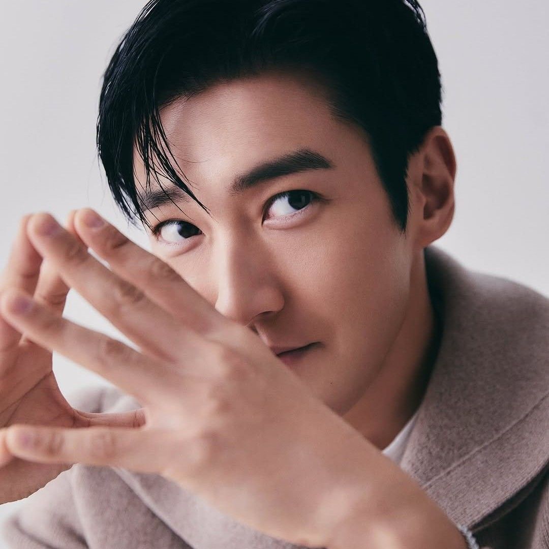 Recent activity shot of Siwon (Super Junior)