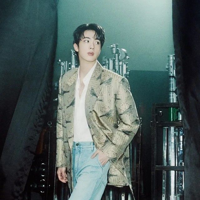 진 (방탄소년단) 최근 활동샷