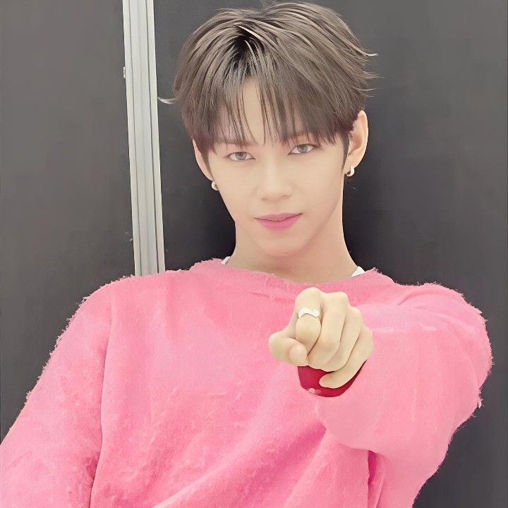 A moment captured by JL (AHOF)'s fan