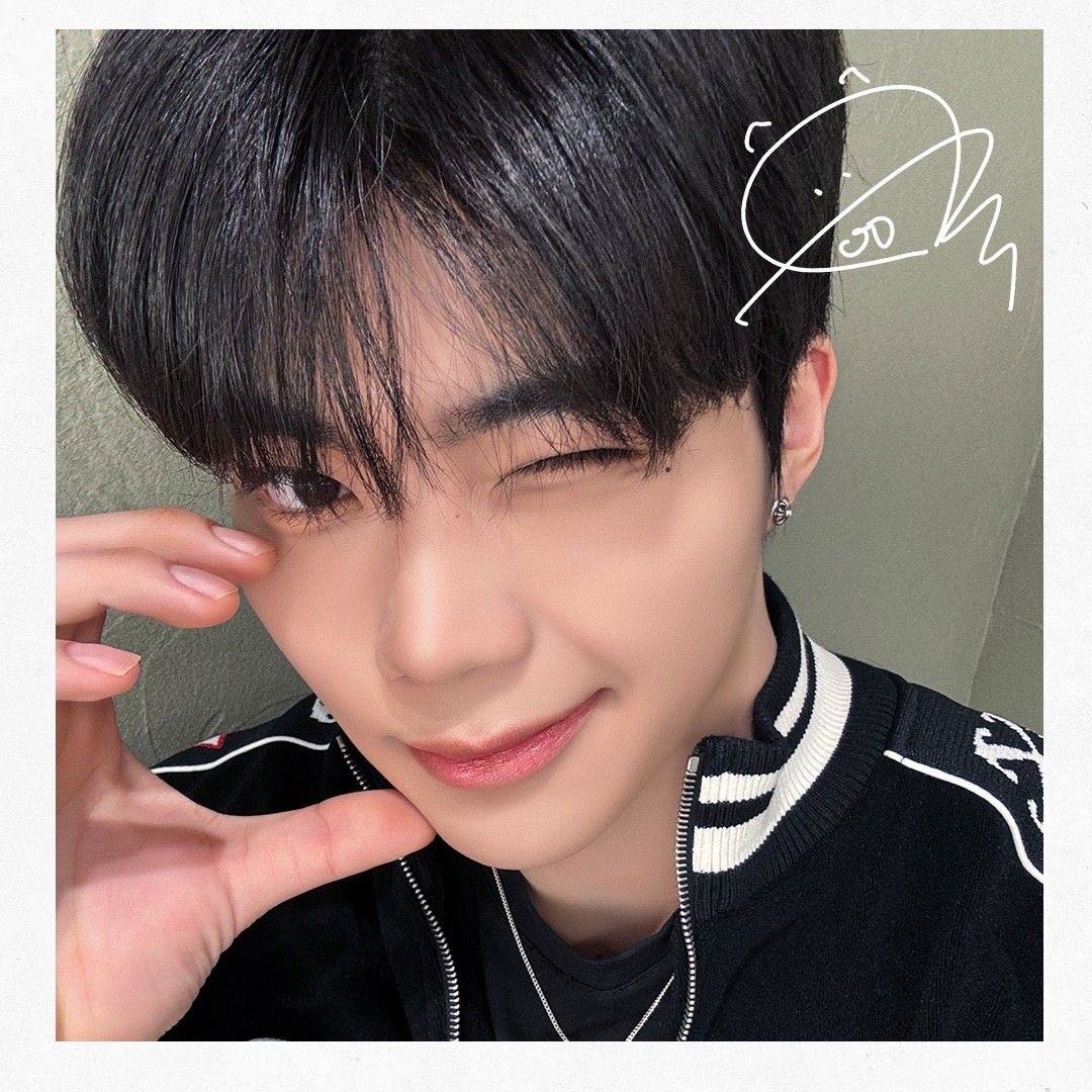 Behind-the-scenes cut of Park Gunwook (ZEROBASEONE)