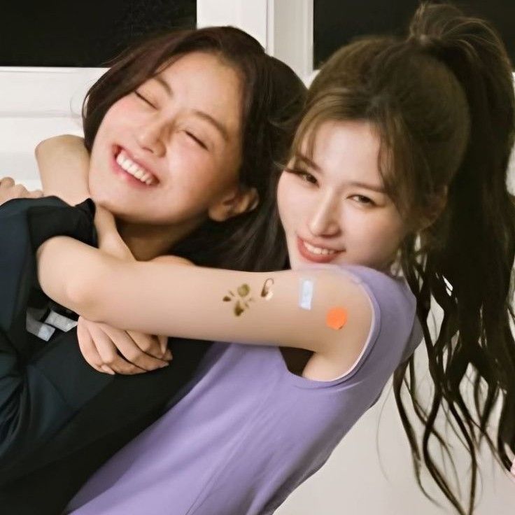 A moment captured by Sana (TWICE)'s fan