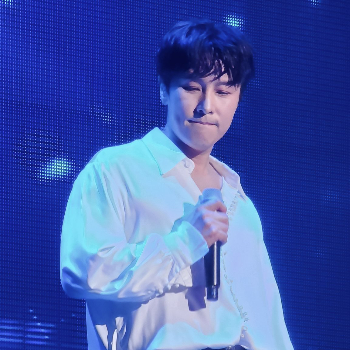 Behind-the-scenes cut of Kim Dongwan (SHINHWA)